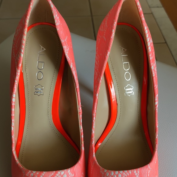Like new aldo heels - Picture 3 of 8